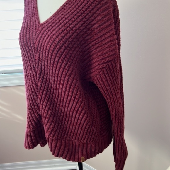 ROOTS l Chunky Red V-Neck Sweater - Picture 2 of 6
